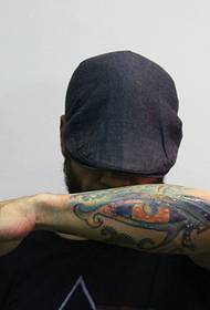 mäns arm personlighet tatuering mönster dominerande sidoläckage
