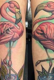 Arm farbiges schönes Flamingotätowierungsmuster