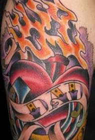Kāju krāsas sakrāli dedzinoša sirds tetovējuma attēls
