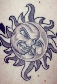 pola tato kombinasi matahari dan bulan hitam
