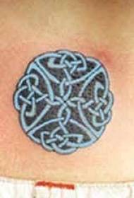 modello del tatuaggio celtico blu