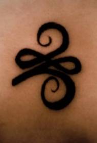 modello di tatuaggio totem lettera nera