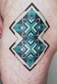 chic a manner heefeg schéin Totem Tattoo Designs
