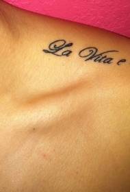 litreacha dubha clavicle tá an saol patrún tattoo álainn