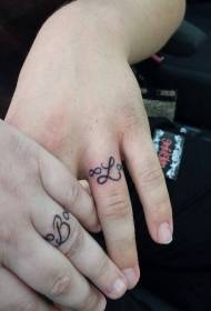 dito nero carino anello forma infinito simbolo tatuaggio modello