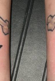 lubanja s crno-bijelim zvijezdama tetovaža uzorka