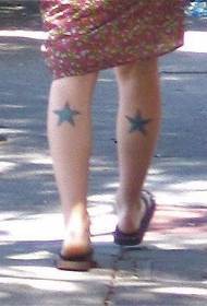 dvije tele izgledaju dobro crno uzorak tetovaže zvijezda