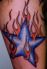 motif de tatouage étoile bleue brûlante