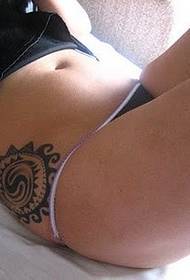 naisten vyötärö yksinkertainen aurinko totem tatuointi