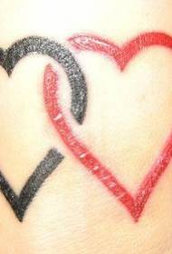raudonos ir juodos širdies tatuiruotės modelis