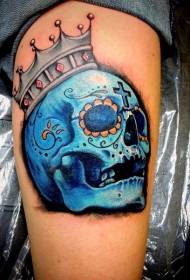 kleurkroon en blou skedel-tatoo-patroon