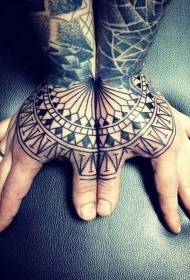 Modèle de tatouage géométrique moulures style tribal noir dos main