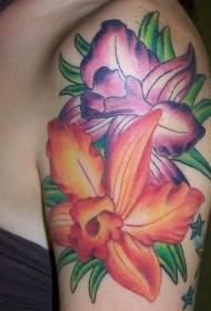 immagine tatuaggio spalla viola e arancio ibisco