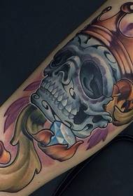 Alternatív koponya és korona tetoválások