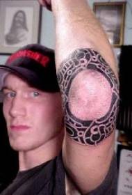 Elbow Black tribal totem tetovanie vzor