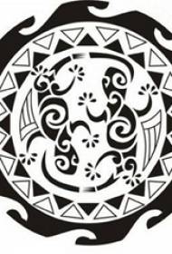 Manoscritto creativo del tatuaggio del totem del sole dell'elemento della geometria di schizzo della linea nera