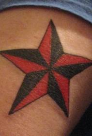 Pola tato bintang merah dan hitam
