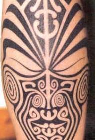 personalitat patró de tatuatge de màscara tribal negre
