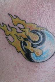 rangi yin na yang comet na muundo wa tattoo mkali