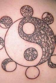 itom ug puti nga yin ug yang tsismis nga adunay sumbanan sa tattoo sa bulan