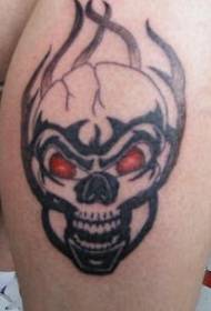 Zła czaszka i wzór tatuażu Black Flame