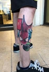 Băieții de pe vițel au pictat linii geometrice simple Super Hero Spider-Man imagini de tatuaj