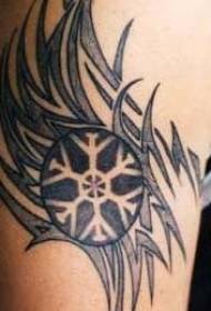 símbolo tribal negro con patrón de tatuaje de copo de nieve