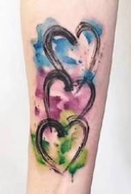 purslų rašalo spalvos širdies formos modelio tatuiruotė veikia