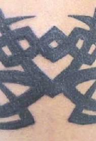 egyszerű fekete törzsi szimbólum tetoválás minta