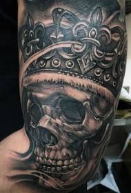 μεγάλο μαύρο γκρι μοτίβο τατουάζ κρανίο βασιλιά