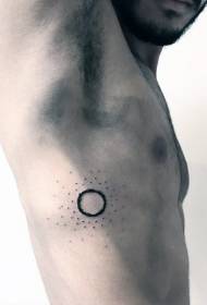 wzór tatuażu z prostym okrągłym czarnym kropkiem