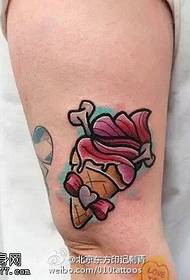 фарбани сладолед у облику тетоваже