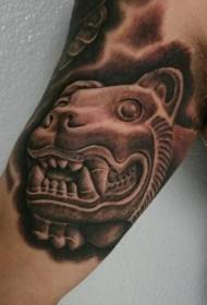grande braccio all'interno del modello di tatuaggio di pietra in stile grigio nero