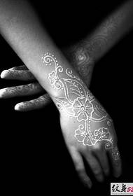 tatuaggio invisibile bianco leggermente sexy