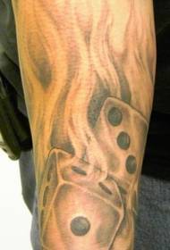 patrón de tatuaxe de chama e trenza negra