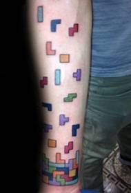 Çocukluk anıları için Tetris dövme desenleri taşıyan Oyun Dövmeler
