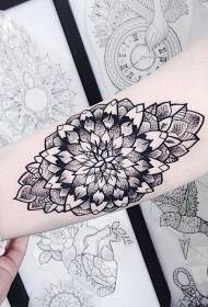 ērkšķu stila melnā vaniļas ziedu lapu tetovējums