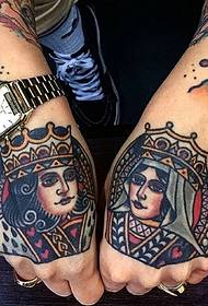 il modello del tatuaggio con cuciture di moda personalizzate è molto eccitante