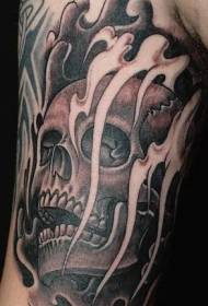 Nagy fekete füstös és koponya tetoválás minta