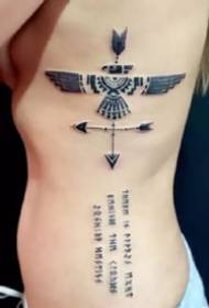 Patrón de tatuaje de tótem Thunderbird de la cultura tradicional india