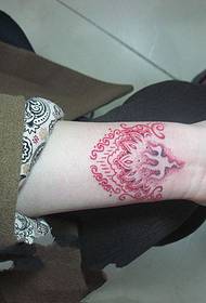 punainen pisteviiva totem -tatuointikuva