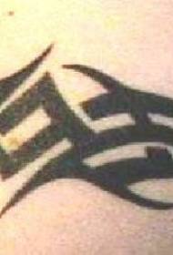 klassinen musta heimorannekorun tatuointikuvio