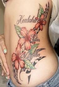 oranje hibiskusblom en tribale totem tatoetmuster