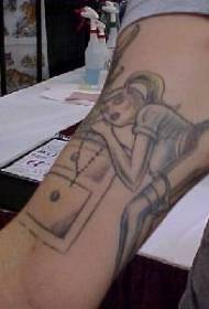 donna di bellezza classica come modello di tatuaggio grigio nero