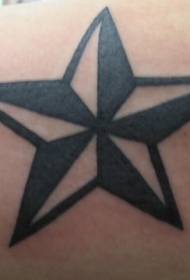 motivo tatuaggio stella a cinque punte in bianco e nero