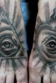instep ochi misterioși și model de tatuaj inimă triunghi