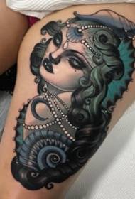egy sor egyedi stílusú kék tetoválás kép sötétkék árnyalatokkal