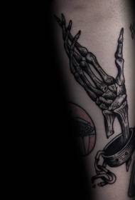 graviranje v črnem paketu človeškega okostja tatoo vzorec