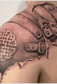 oklop ramena s keltskim čvorom kože tetovaža suza