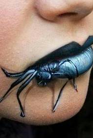 3D edderkopp tatoveringsmønster på lepper